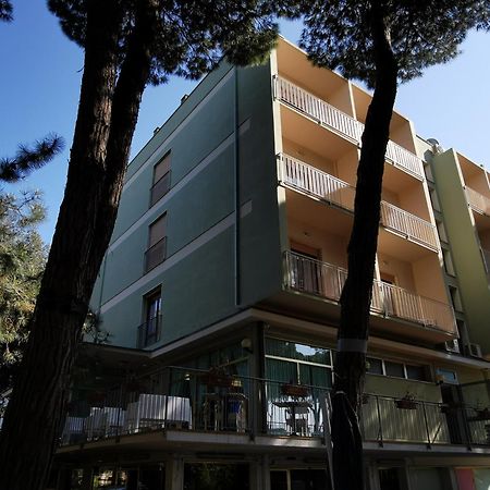 Hotel Pine Beach ロゾリーナ・マーレ エクステリア 写真