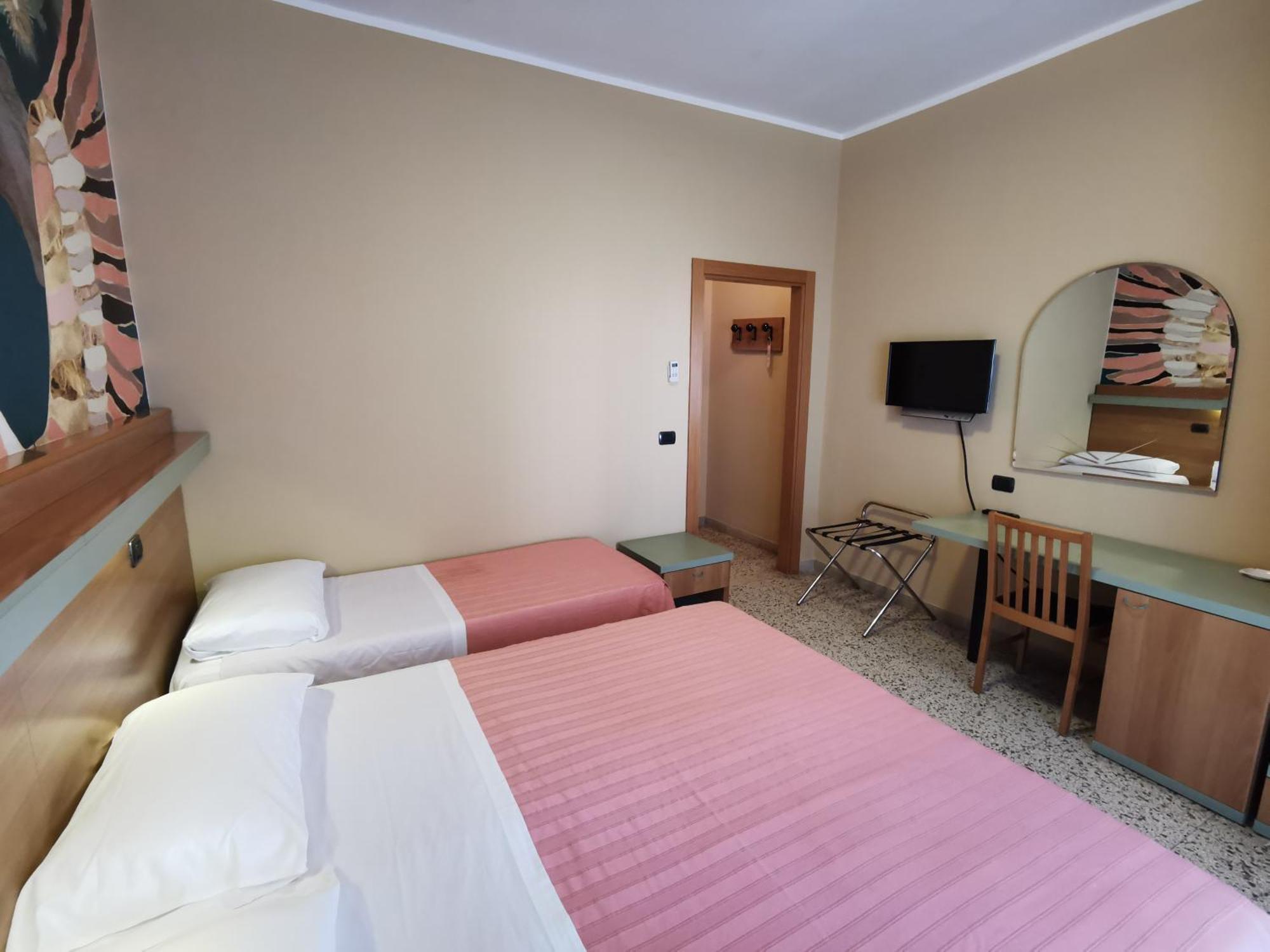 Hotel Pine Beach ロゾリーナ・マーレ エクステリア 写真