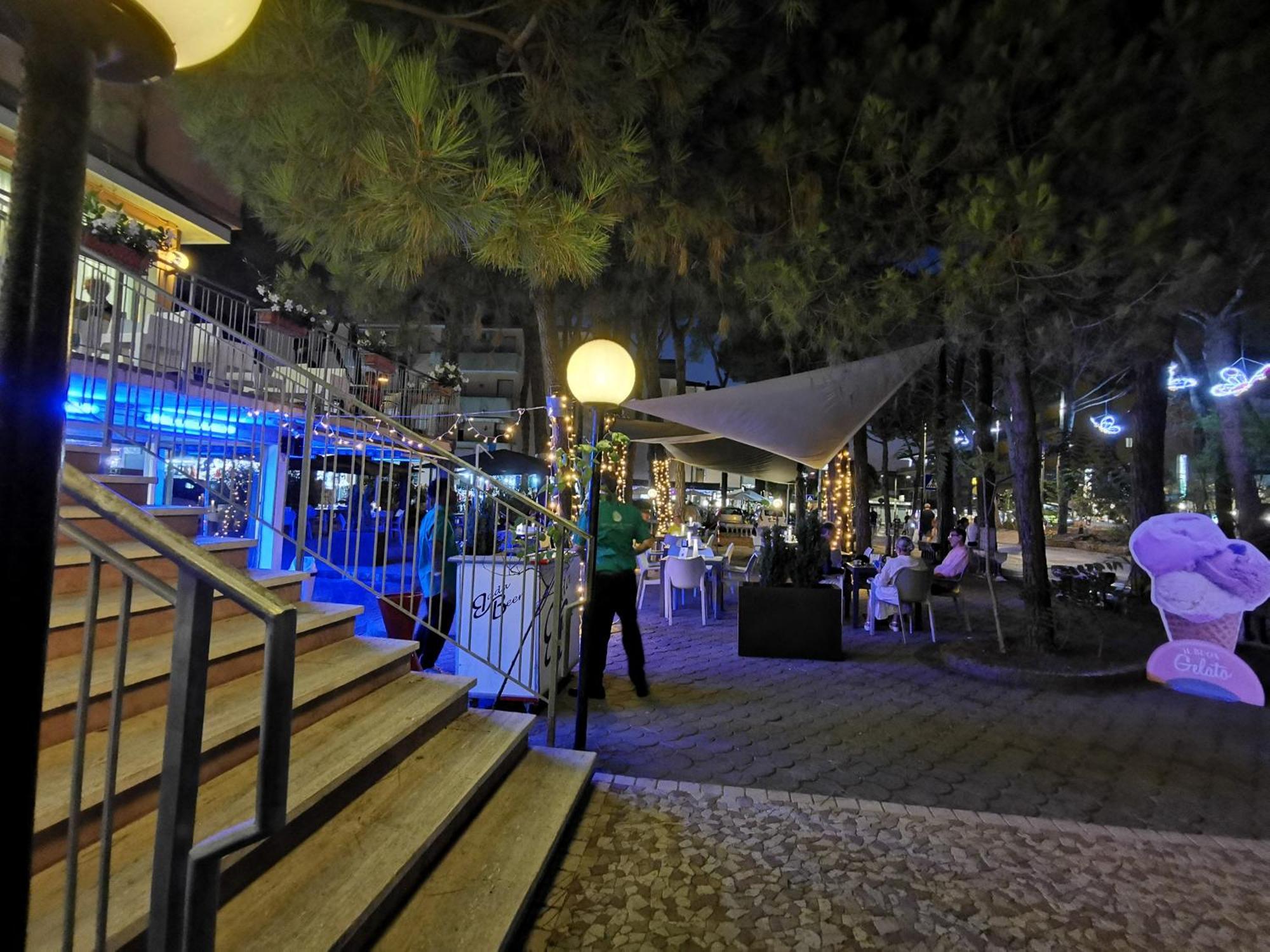 Hotel Pine Beach ロゾリーナ・マーレ エクステリア 写真